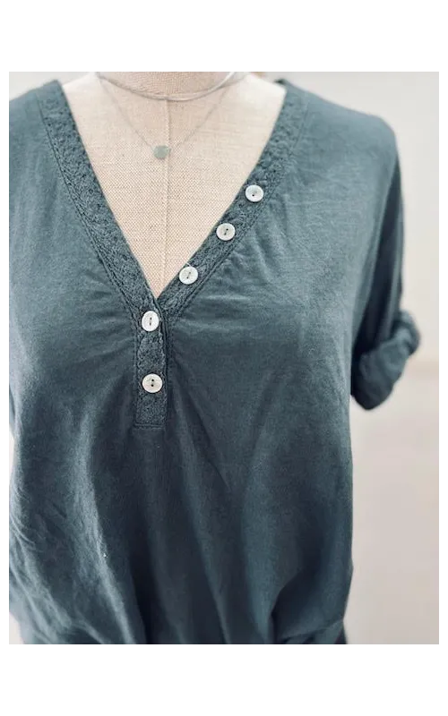 Camiseta Básica Botones Ribete Gris