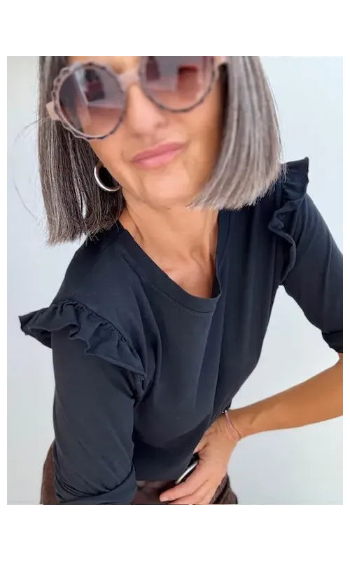 Camiseta Volante Hombro Negro