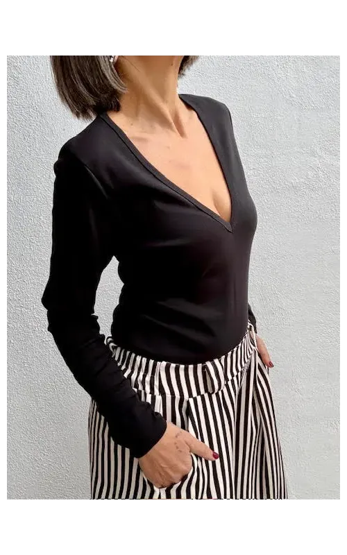 Camiseta Julia Negra