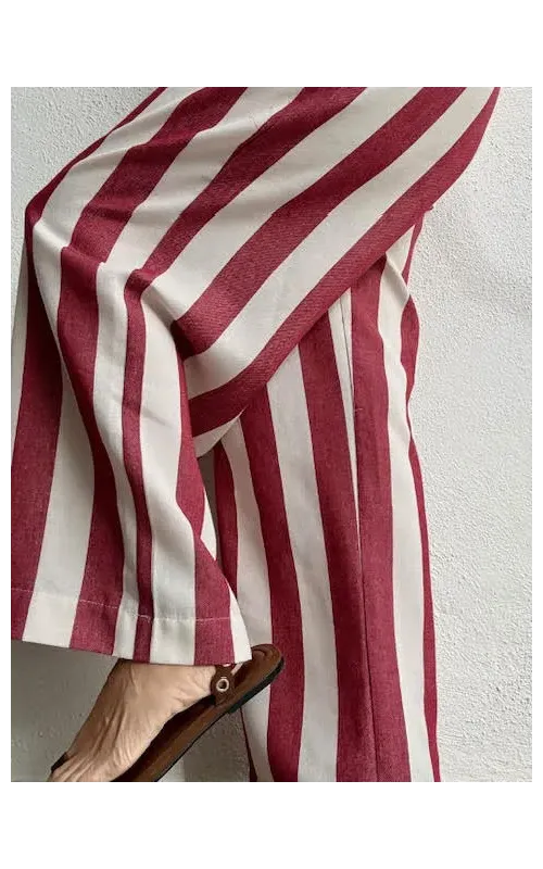 Pantalón de Rayas Verticales Rojas