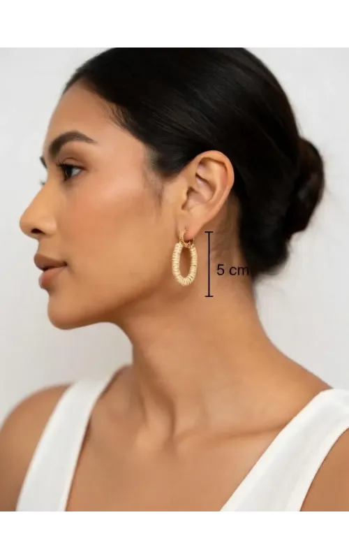 Aretes Ovalados Rafia y Metal Dorados