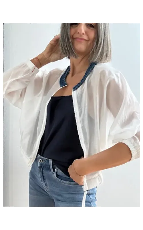Bomber Tencel con Cuello Demi Blanca