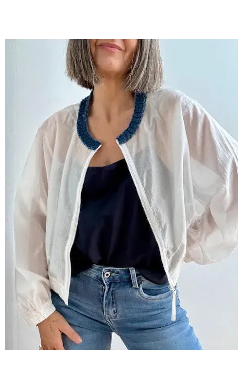 Bomber Tencel con Cuello Demi Blanca