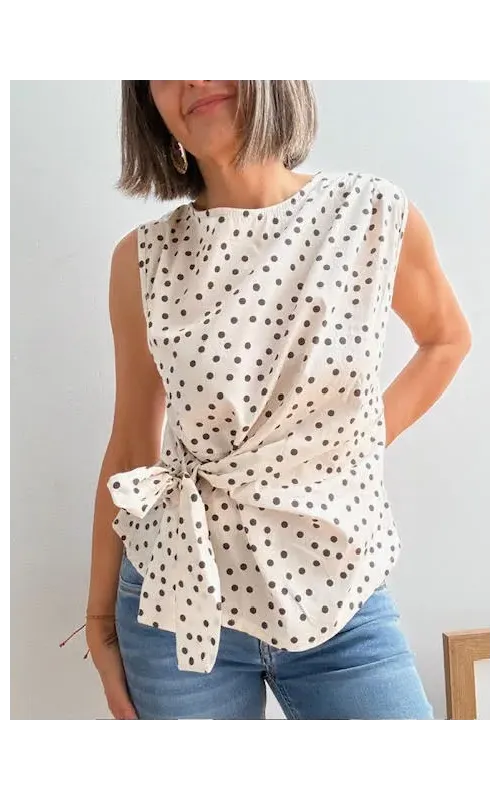 Blusa Sin Mangas de Lunares con Lazo Lateral
