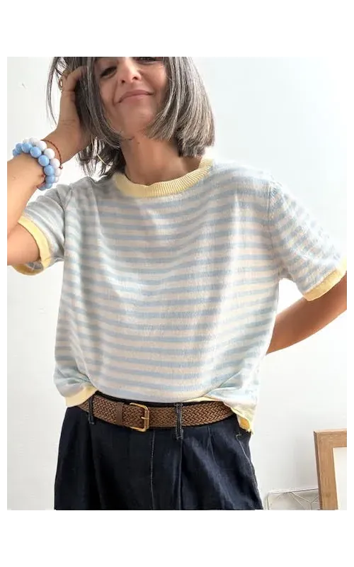 Jersey Rayas Celeste y Blanco con Detalle Amarillo