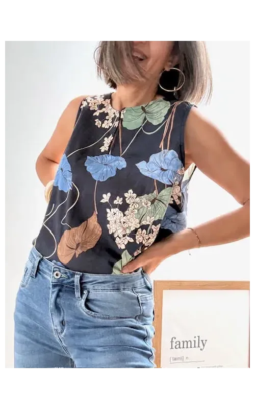 Top Sin Mangas Floral