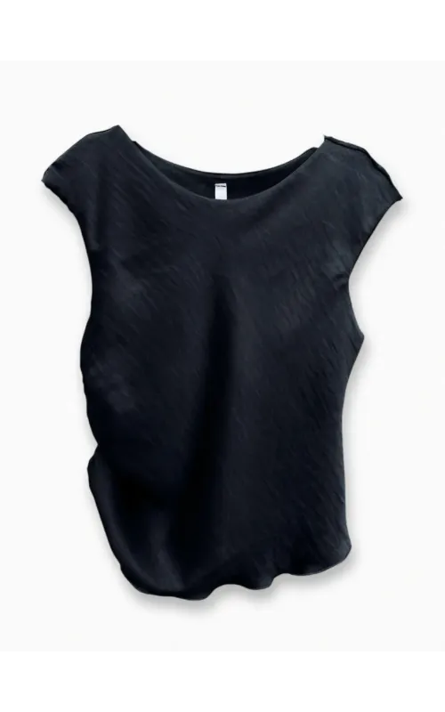 Top Satinado Sin Mangas Negro