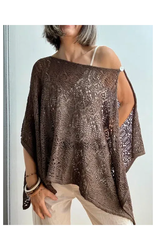 Poncho Chal Tejido Calado Marrón