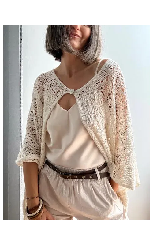 Poncho Chal Tejido Calado Beige
