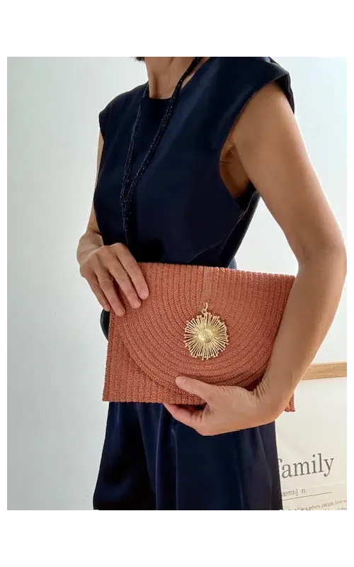 Bolso Cartera Tejido con Adorno Dorado Mate Caldera
